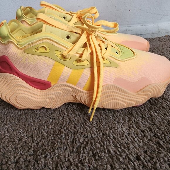 Trae young 3 - Picture 1 of 4